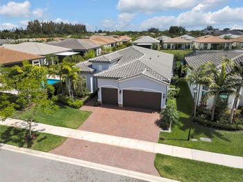 8022 Deer Lake Ct
