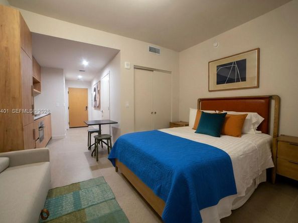 11 NE 6TH 1908, Miami FL 33132