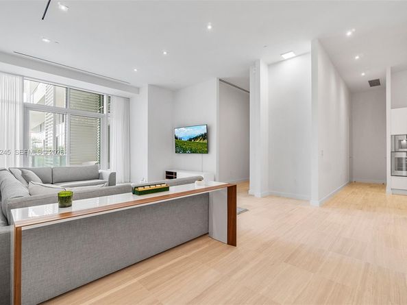 4701 N Meridian Ave 210, Miami Beach FL 33140