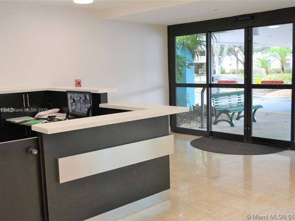 919 Hillcrest Dr 306, Hollywood FL 33021