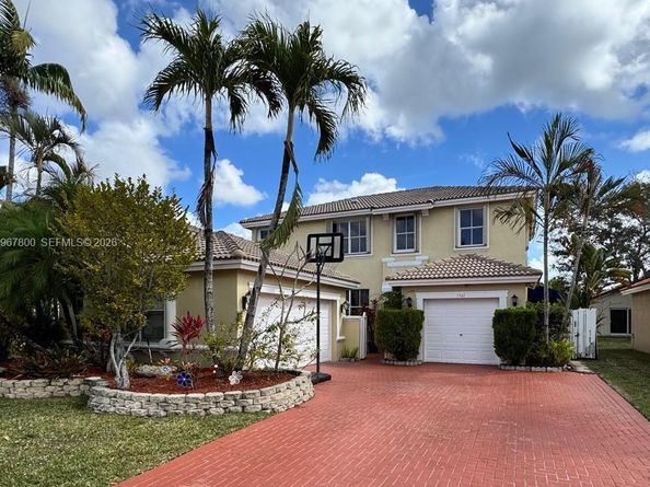 1561 SW 187th Ave, Pembroke Pines FL 33029