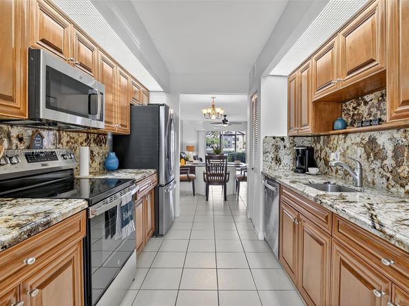 13705 SW 12th St 103B, Pembroke Pines FL 33027