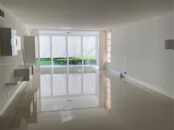 4280 Oaks Ter 102, Pompano Beach FL 33069