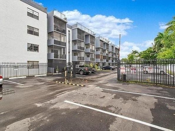 13500 NE 3rd Ct 205, North Miami FL 33161