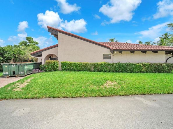 8221 Pine Dr 61, Tamarac FL 33321