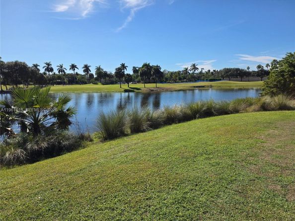 8044 NW 41st Ct, Sunrise FL 33351