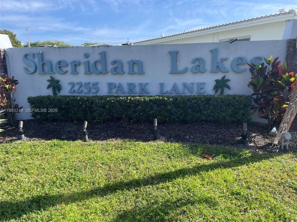 2300 Park Ln 208, Hollywood FL 33021