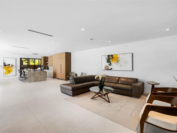 300 NE 48th St, Miami FL 33137