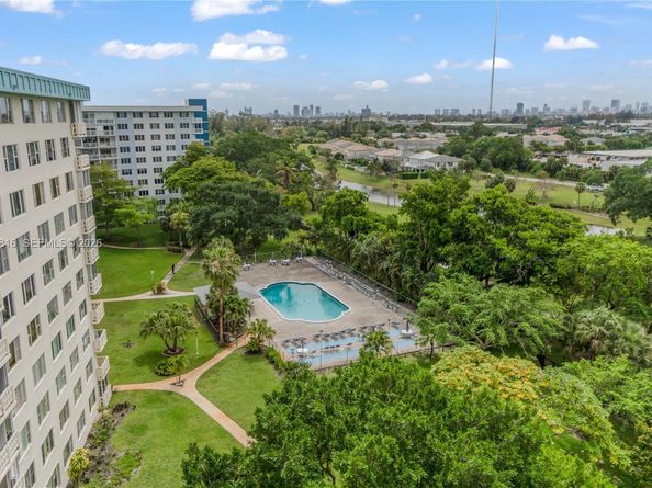 4330 Hillcrest Dr 1017, Hollywood FL 33021