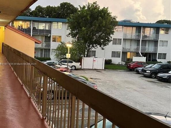 8875 Fontainebleau Blvd 203, Miami FL 33172