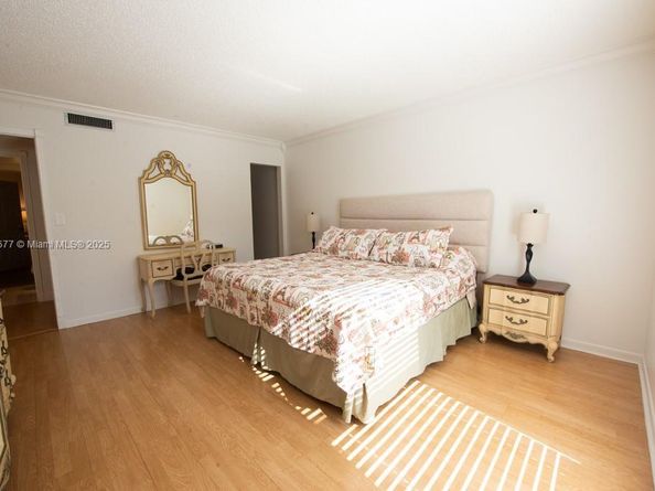 201 178th Dr 323, Sunny Isles Beach FL 33160