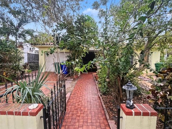 1712 SW 13th St, Miami FL 33145