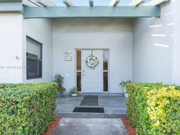 1064 NW 97th Ave 219, Pembroke Pines FL 33024