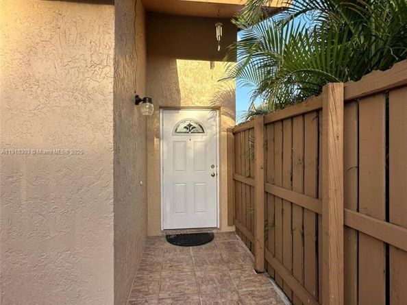 19155 NW 67th Pl, Hialeah FL 33015