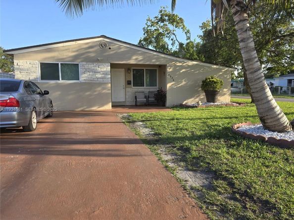 6626 SW 1st Ct, Pembroke Pines FL 33023
