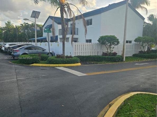 252 NE 212th Ter, Miami FL 33179