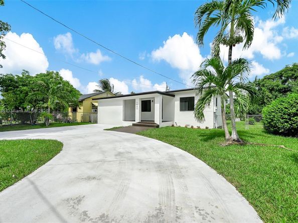 1847 NW 82nd St, Miami FL 33147