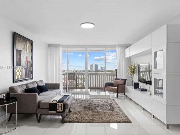 1000 W Island Blvd 812, Aventura FL 33160