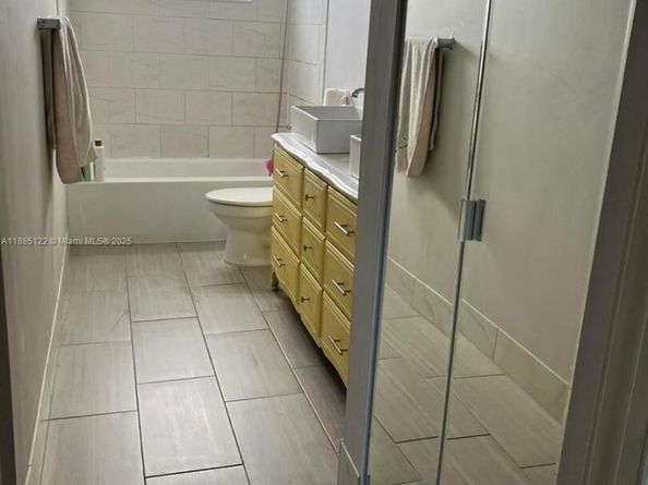 9351 Fontainebleau Blvd B206, Miami FL 33172