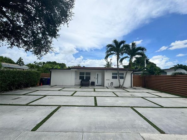 6105 Funston St, Hollywood FL 33023