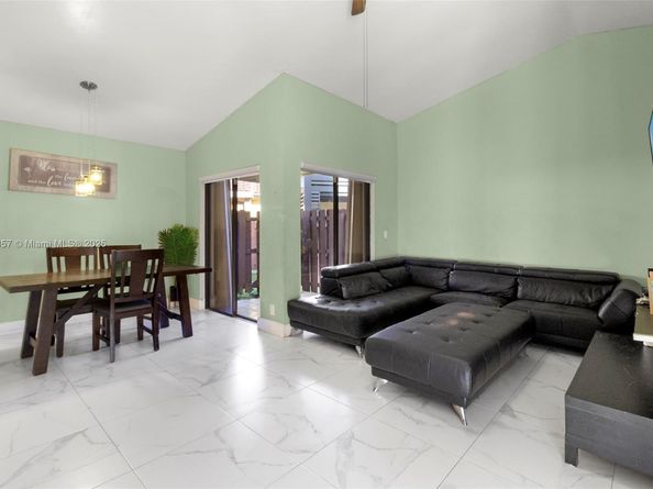 17214 NW 66th Ct, Hialeah FL 33015