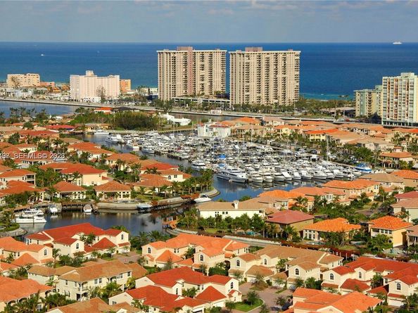 963 S Harbor Vw S, Hollywood FL 33019