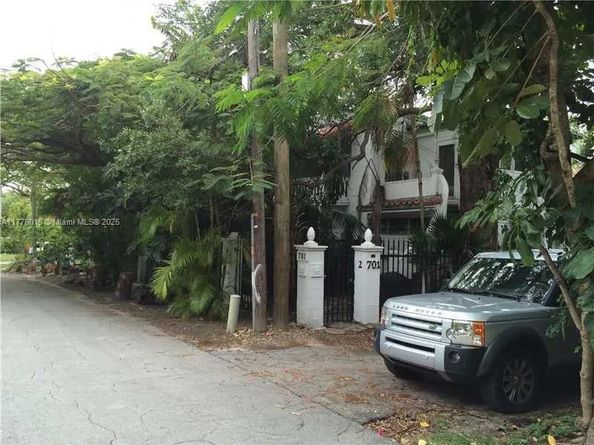 701 NE 67th St, Miami FL 33138