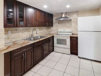 6336 Boulevard Of Champions