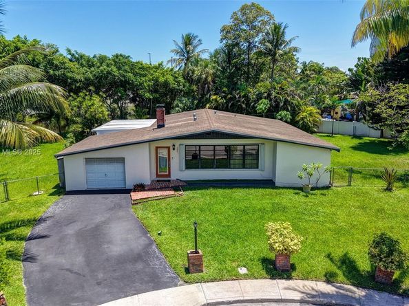 5240 Redwood Ct, Plantation FL 33317