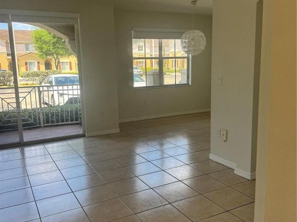 8826 W Flagler St 102, Miami FL 33174
