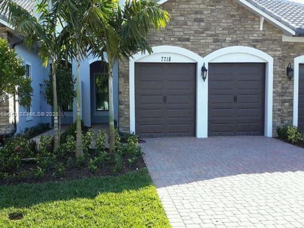 7718 N Blue Spring Dr, Parkland FL 33067