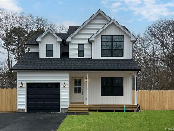 43 Shirley Lane, Medford NY 11763