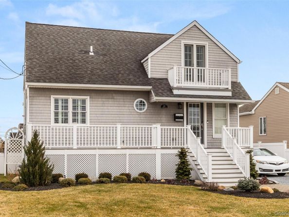 20 Namkee Lane, Blue Point NY 11715