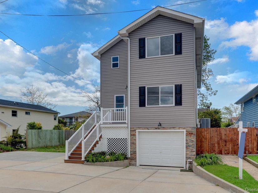 1010 California Place S, Island Park NY 11558