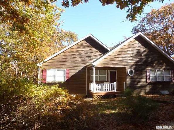 9 Woodview Way, Hampton Bays NY 11946