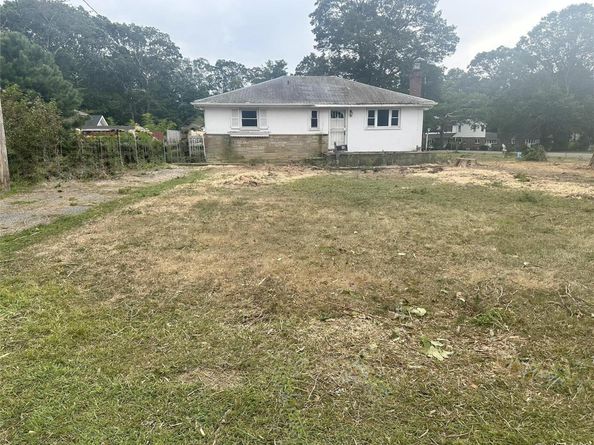 18 Merrick Road, Shirley NY 11967