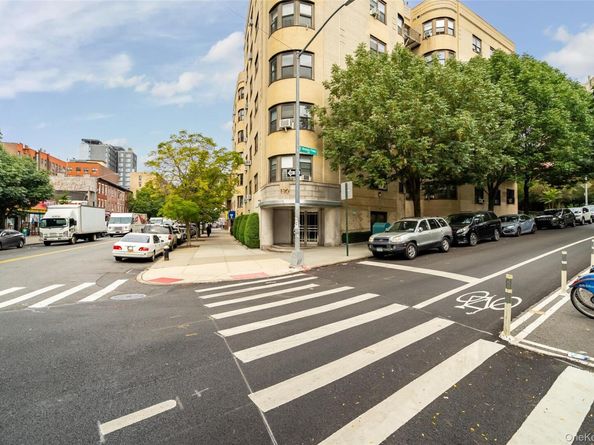 190 E Mosholu Parkway S 4C, Bronx NY 10458