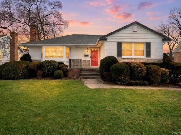 36 Wellsboro Road, Valley Stream NY 11580