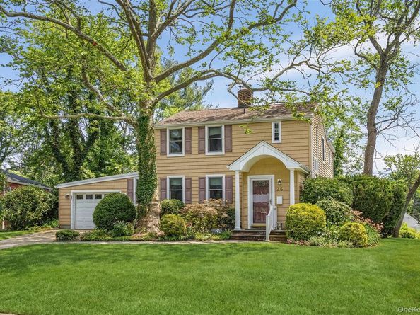 26 Pinetree Lane, Roslyn Heights NY 11577