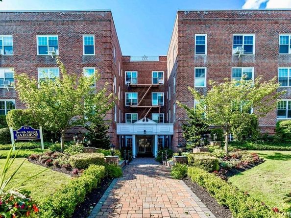 194 Smith Street 3E, Freeport NY 11520