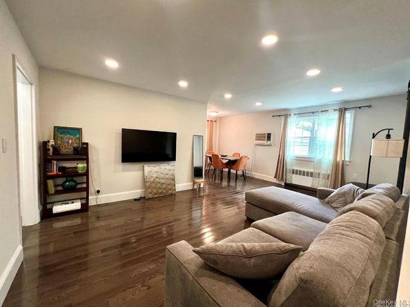 224-33 Kingsbury Avenue B, Oakland Gardens NY 11364