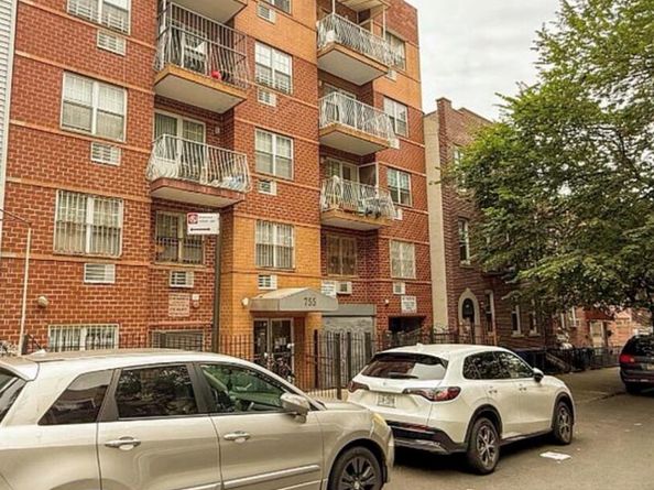 755 40TH Street 3C, Brooklyn NY 11232