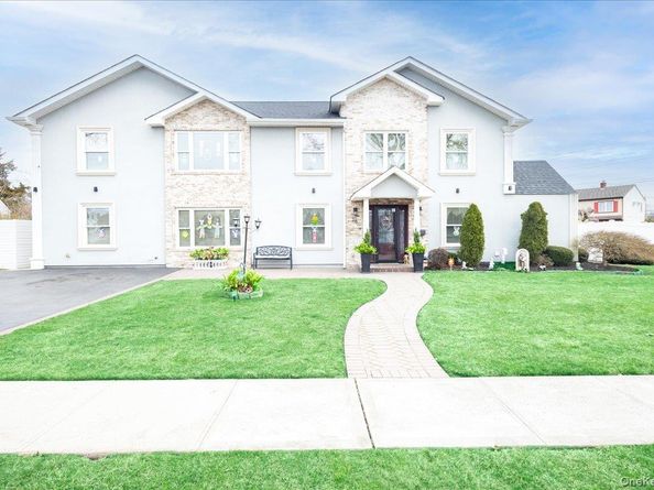 35 Carnation Road, Levittown NY 11756