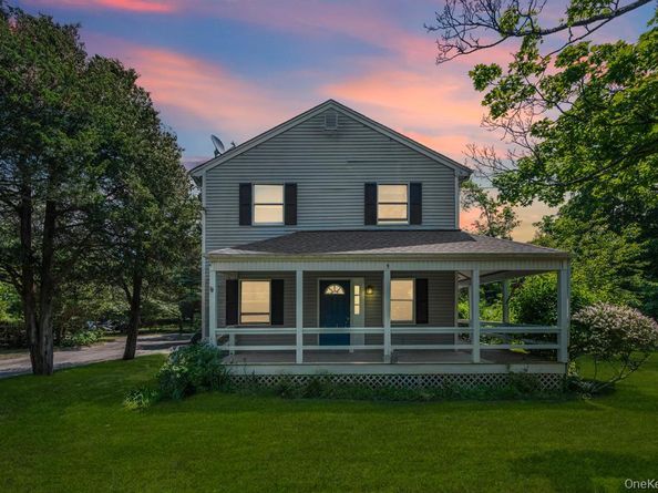 4 Cooks Lane, Westhampton NY 11977