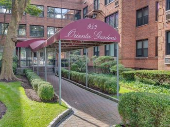 953 W Boston Post Road