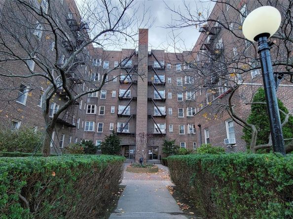 84-49 168th Street 2V, Jamaica Hills NY 11432