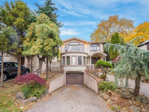 201-05 28th Ave, Bayside NY 11360