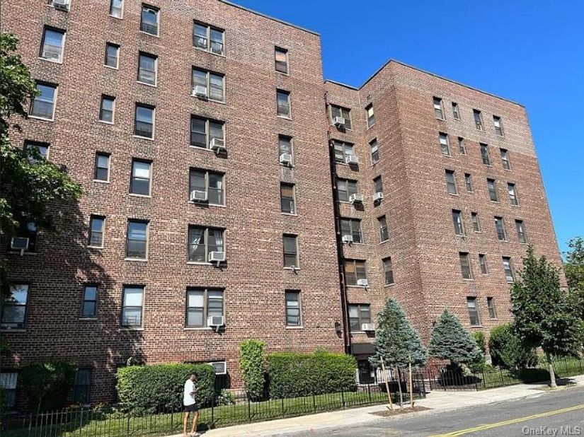 84-23 Manton Street 4A, Briarwood NY 11435