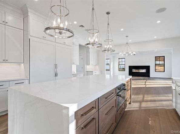 30 Main Parkway, Plainview NY 11803