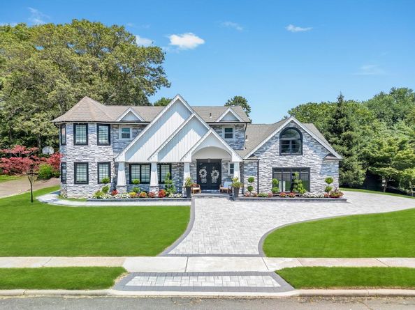 54 Pine Hill Lane, Dix Hills NY 11746